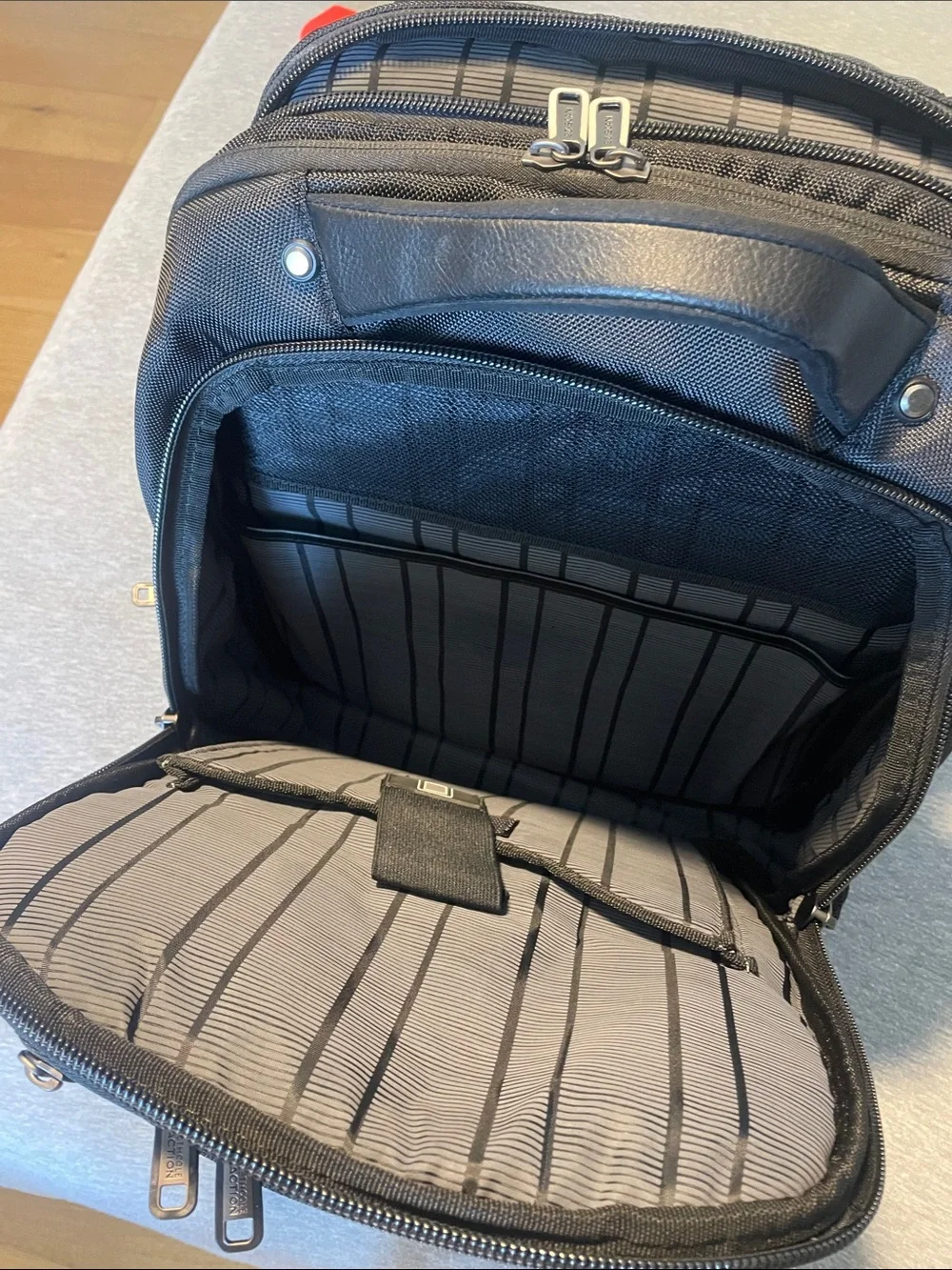 Kenneth Cole Reaction classic black